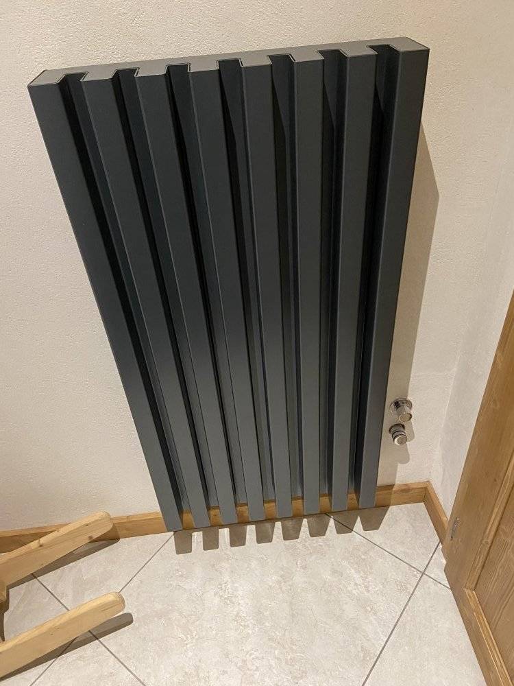 petit radiateur noir